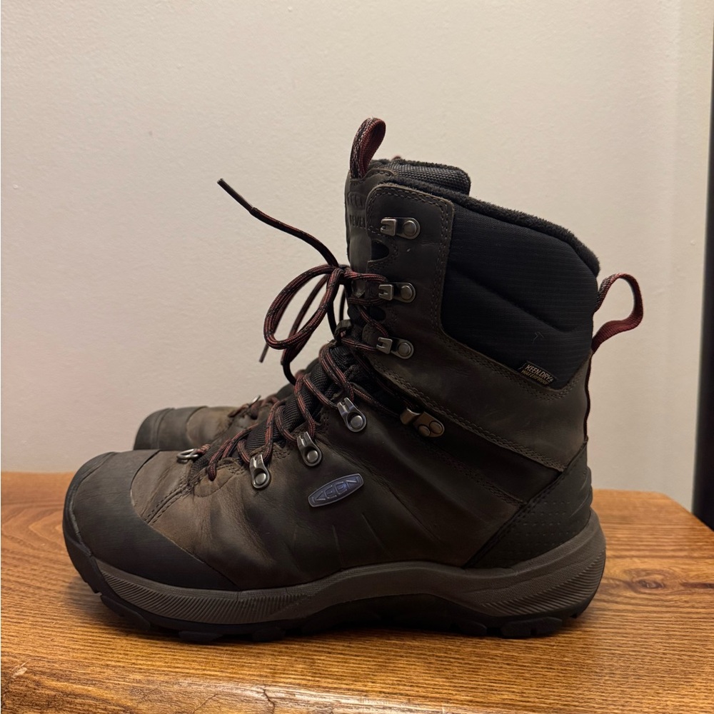 KEEN Men's Revel IV High Polar Boots in a brown size 10.5
